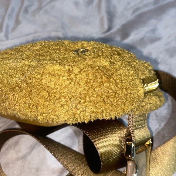 Lululemon Everywhere Fleece Belt Bag - Picture 8 of 12